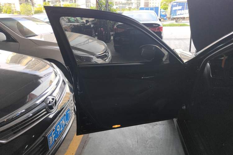 Used Toyota Crown 2015 2.0T Fashion Edition
