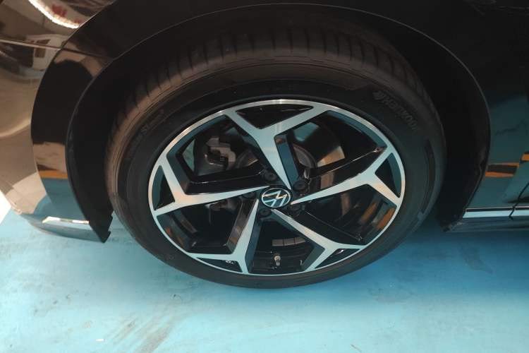 Used Volkswagen Magotan 2025 Zhongxiang Version 330TSI DSG Luxury Edition