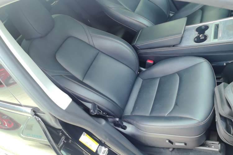 Used Tesla Model Y 2023 Rear-Wheel-Drive Version
