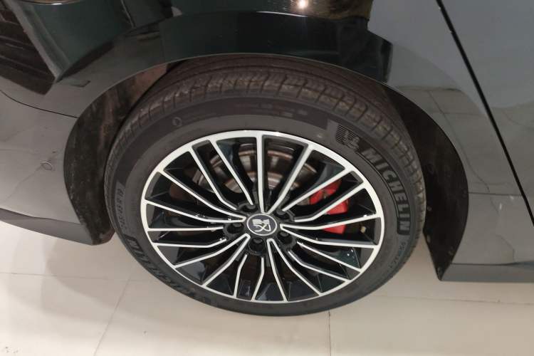 Used BYD Han 2025 EV with 701 km of Laser Radar-Enabled Intelligent Driving
