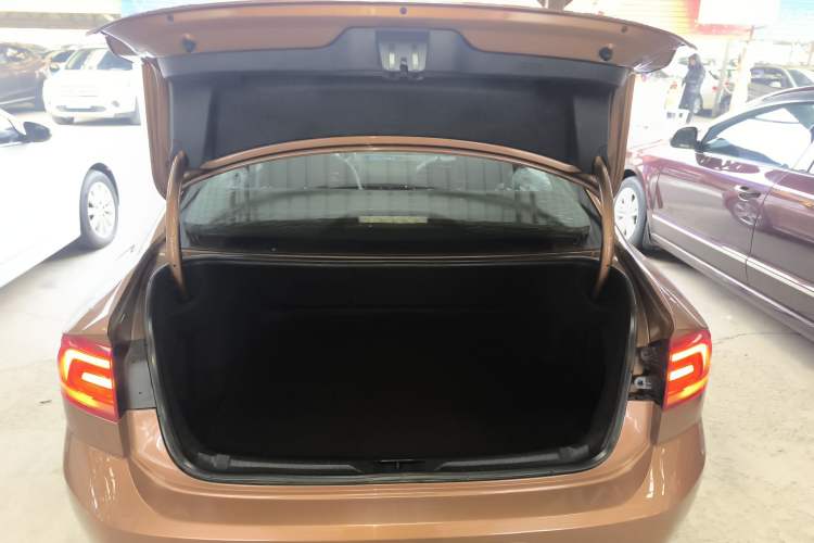 Used Volkswagen Lamando 2015 230TSI DSG Fashion Edition
