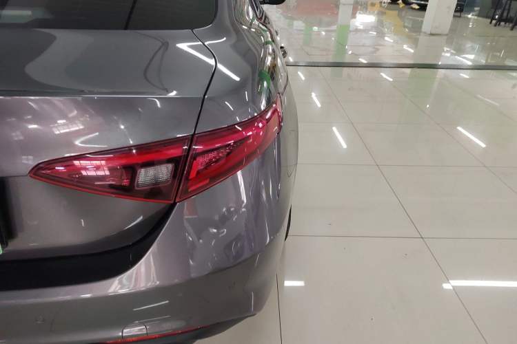 Used Alfa Romeo Giulia 2017 2.0T 280HP Luxury Edition
