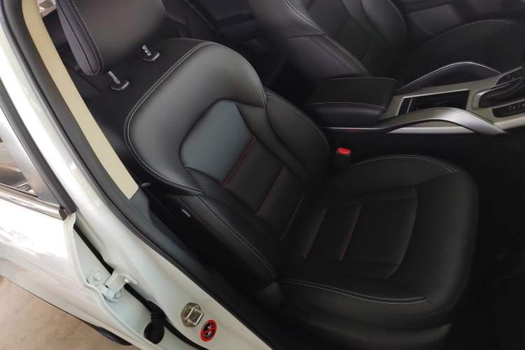 Used Geely Auto Emgrand X7 Sport 2018 1.8TD Automatic Two-Wheel Drive Smart Connect 4G Internet Edition
