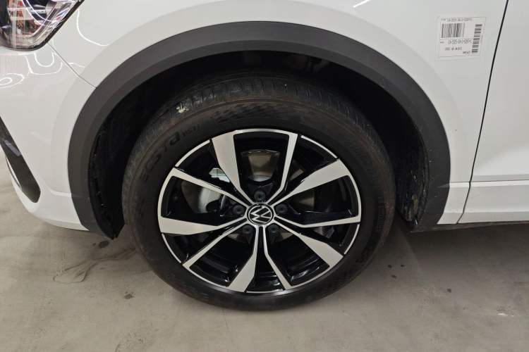 Used Volkswagen T-ROC 2025 Facelift Model 2 300TSI DSG Two-Wheel Drive Chenguang Edition
