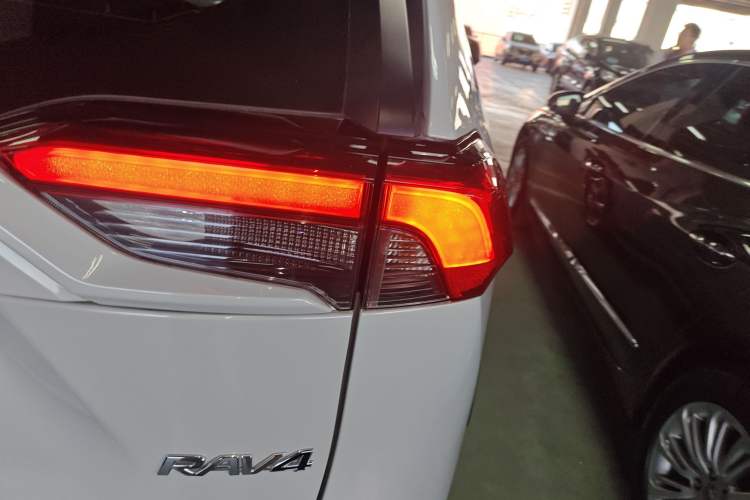 Used Toyota RAV4 2020 2.0L CVT Two-Wheel Drive Fashion PLUS Edition
