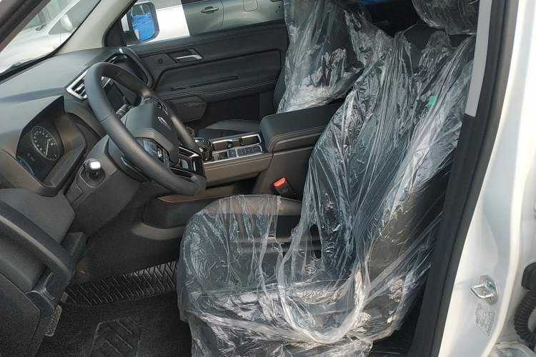 Used JMC DaDao 2024 All-Purpose Model 2.3T Diesel Automatic 4x4 Comfort Edition with Flat Cargo Bed
