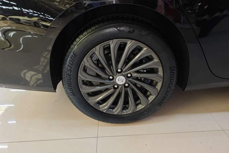 Used Buick LaCrosse 2025 28T Platinum Edition
