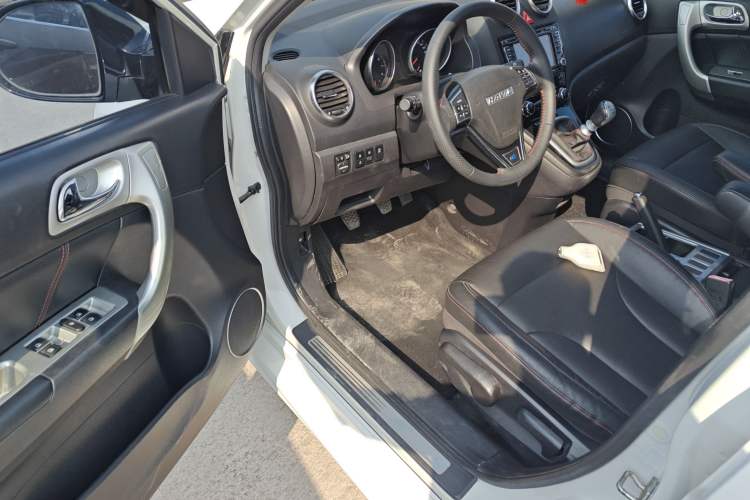 Used Haval H6 2016 Upgraded Model 1.5T Manual Two-Wheel Drive Elite Version
