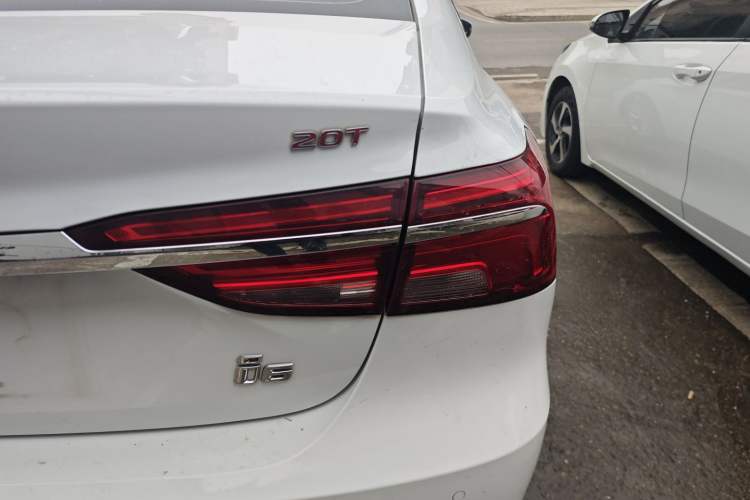 Used Roewe i6 2017 20T Automatic Internet Smart Edition