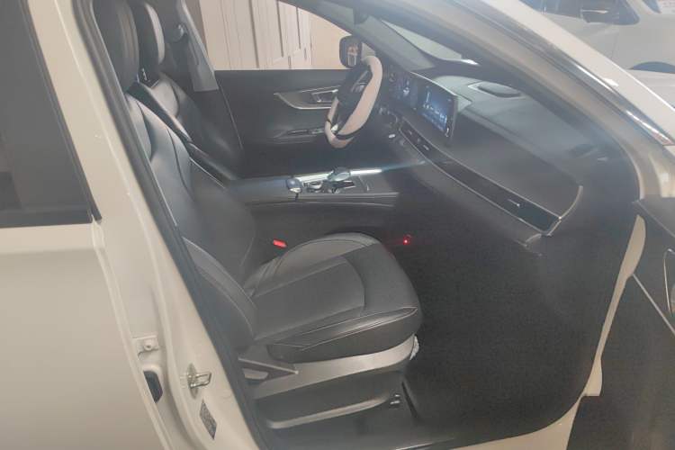 Used Chery Tiggo 8 PLUS 2024 Champion Edition 290TGDI DCT Passionate Version 5-Seater
