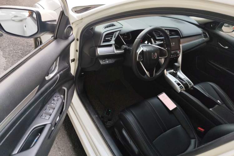 Used Honda Civic 2016 220TURBO CVT Luxury Edition
