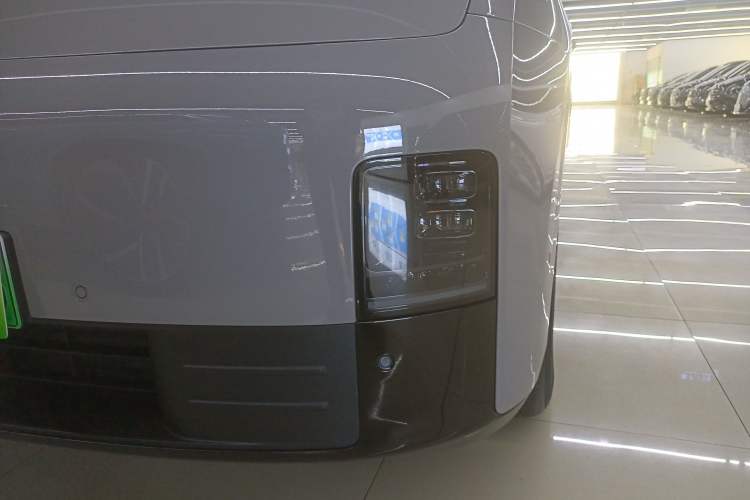 Used Li Auto MEGA 2024 Ultra Model
