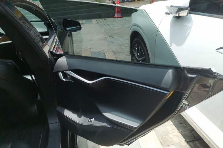 Used Tesla Model S 2019 Long-Range Version
