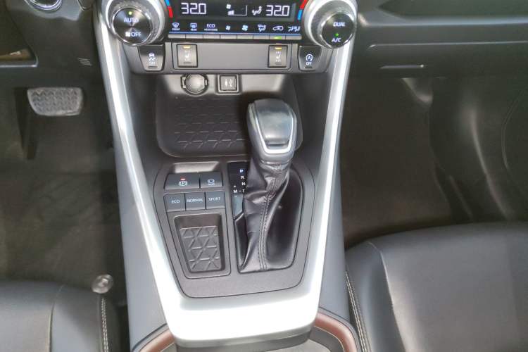 Used Toyota RAV4 2022 2.0L CVT Two-Wheel Drive Fashion Plus Edition
