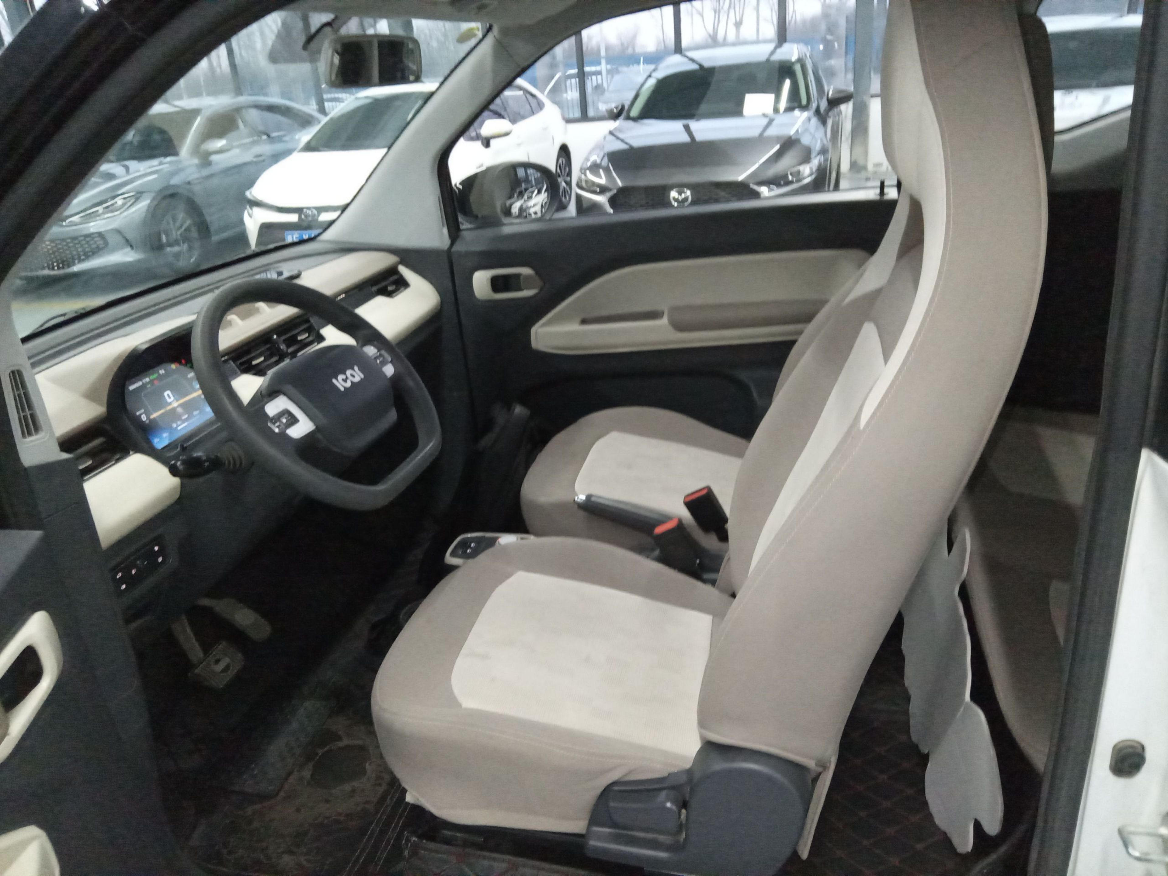 Переднее сиденье в автомобиле