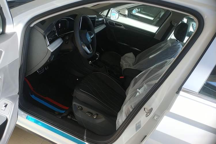 Used Volkswagen Tiguan L 2024 Outstanding Model 330TSI Automatic Two-Wheel Drive R-Line Dragon Glory Edition
