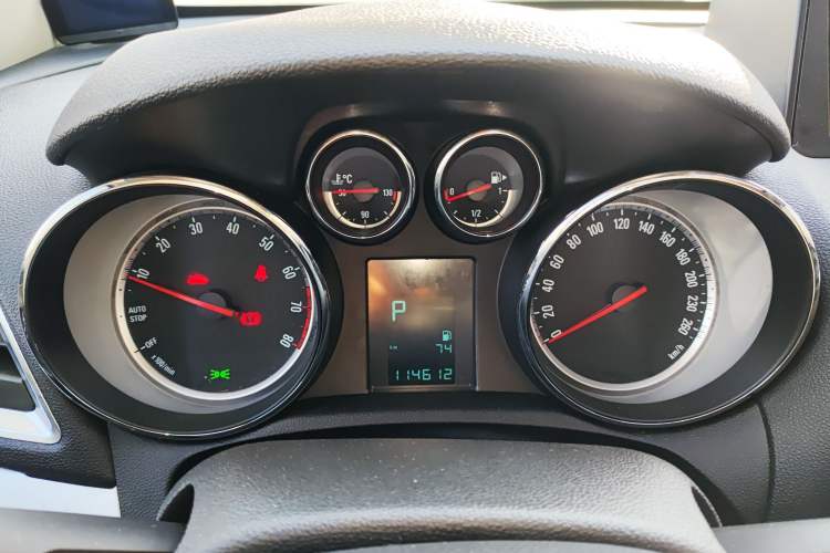 Used Buick Encore 2015 1.4T Automatic Two-Wheel Drive Urban Elite Version