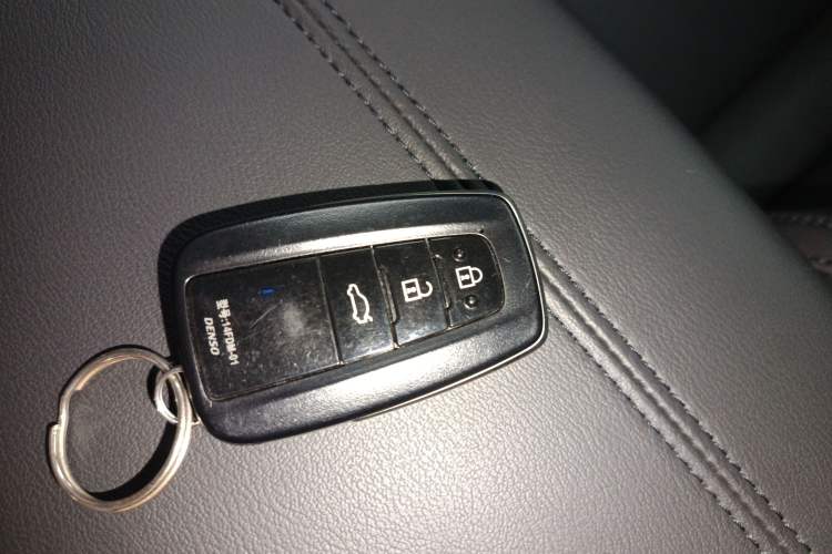 Used Toyota Avalon 2019 Dual-Engine 2.5L Luxury Edition China VI Standard
