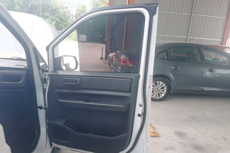 Used Wuling Hongguang PLUS 2020 1.5L Manual Standard Edition 5 Seats

