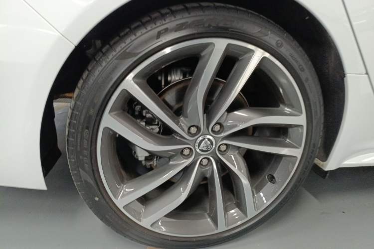 Used Jaguar XFL 2024 2.0T P300 Four-Wheel Drive Flagship Sport Gold Edition