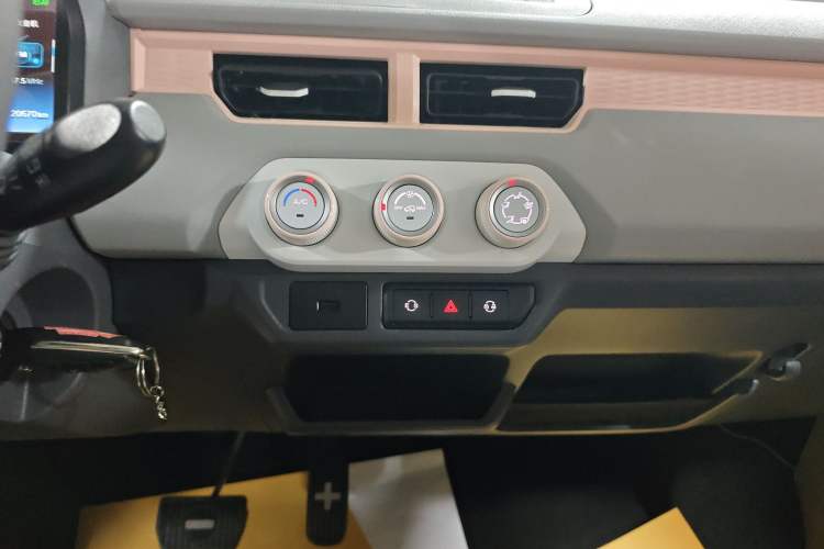 Used Chery QQ Ice Cream 2022 120km Conical Shape Lithium Iron Phosphate