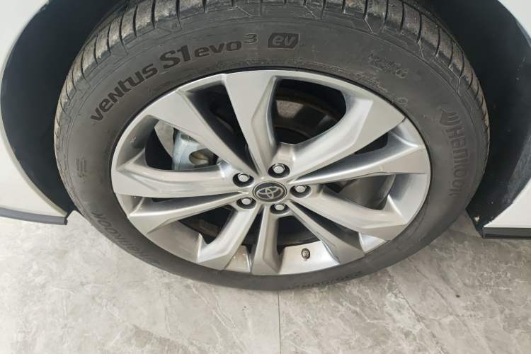 Used Toyota Sienna 2023 2.5L Hybrid Platinum Edition
