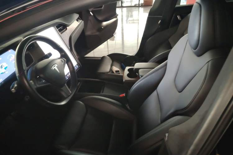Used Tesla Model S 2019 Long-Range Version
