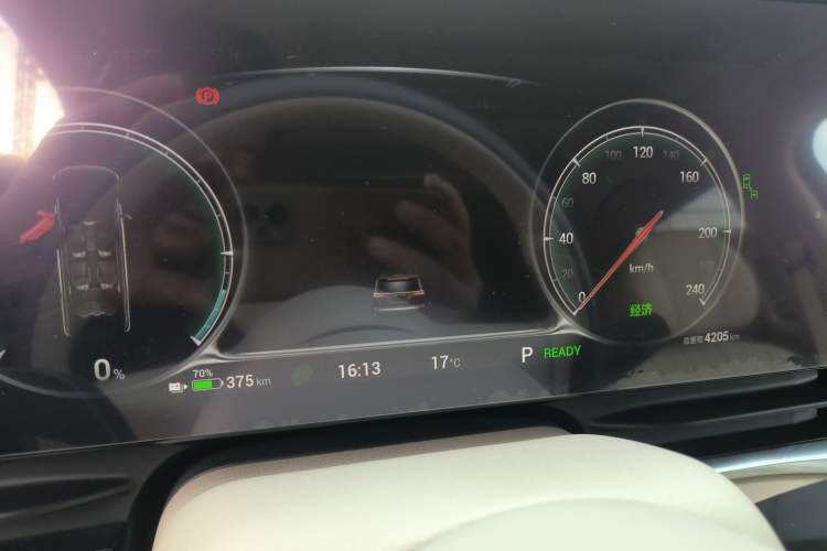 Used VOYAH Dream 2022 0-Emission Edition Dream+ Smart Range Package – 605 km
