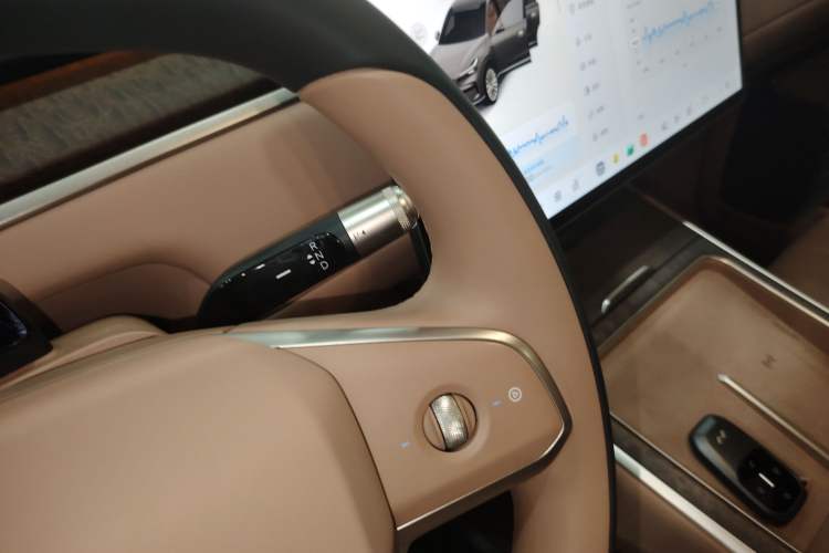 Used ONVO Luxeed L90 2025 Model—Ultra Six-Seater Version
