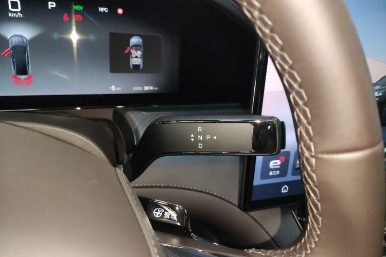 Used Denza Z9 2024 1100 km Four-Wheel Drive Max Version
