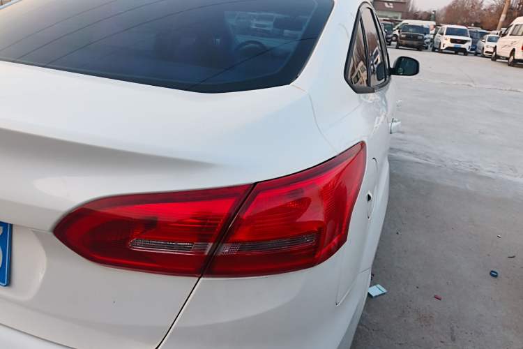 Used Ford Focus 2015 Sedan 1.6L Automatic Comfort Model
