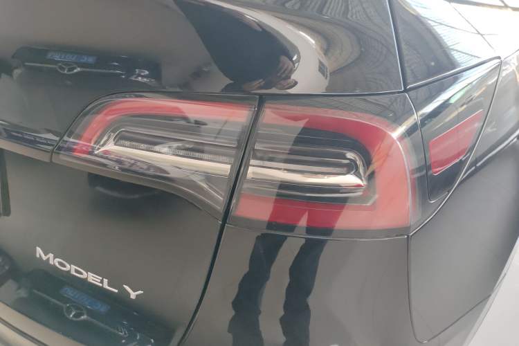 Used Tesla Model Y 2023 Rear-Wheel-Drive Version
