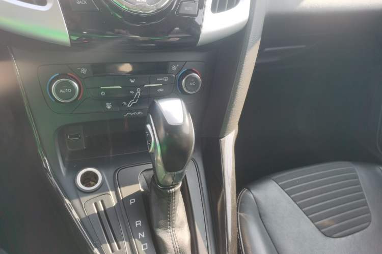 Used Ford Focus 2015 Hatchback 1.6L Automatic Fashion Edition
