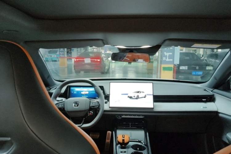 Used Changan UNI-V 2025 Model Third-Generation 2.0T Dynamic Edition