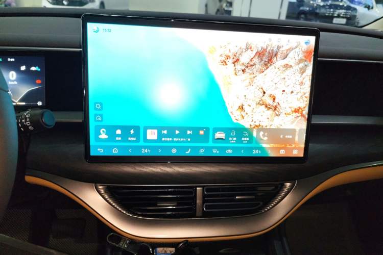 Used Denza D9 2024 DM-i 1050 Luxury Model