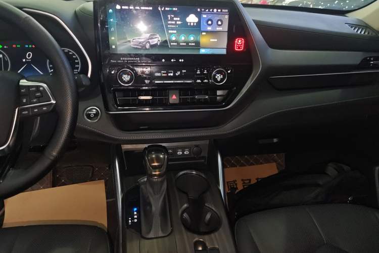 Used Toyota Highlander 2024 2.5L Smart Electric Hybrid Dual-Engine Four-Wheel Drive Prestige Version – 7 Seats
