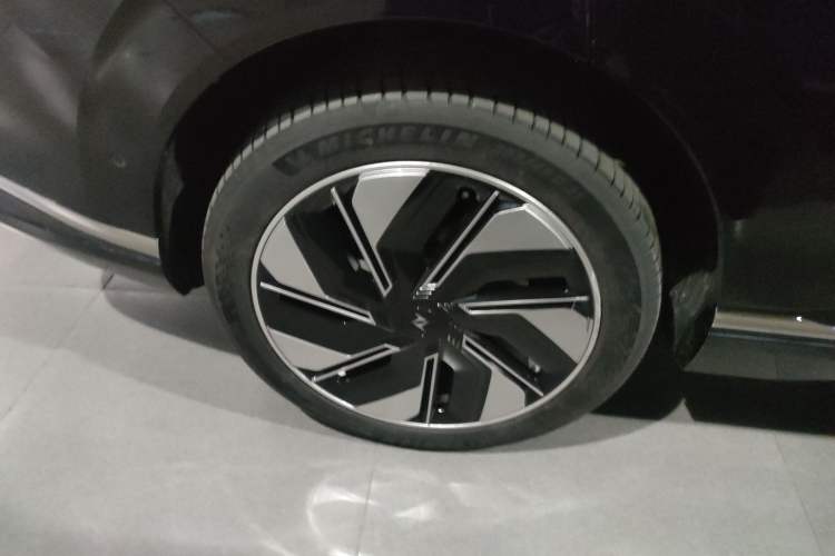 Used  eπ008 2025 636Ultra LikeYi Edition 5-Seater