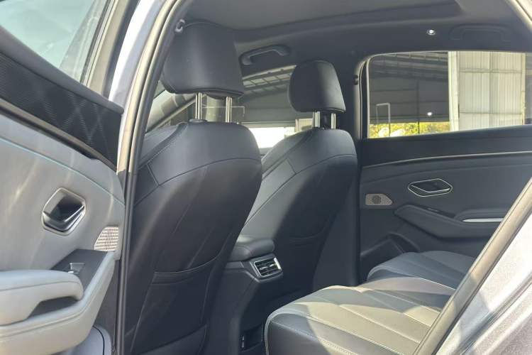 Used BYD Qin L 2025 DM-i Smart Drive 120KM Superior Model
