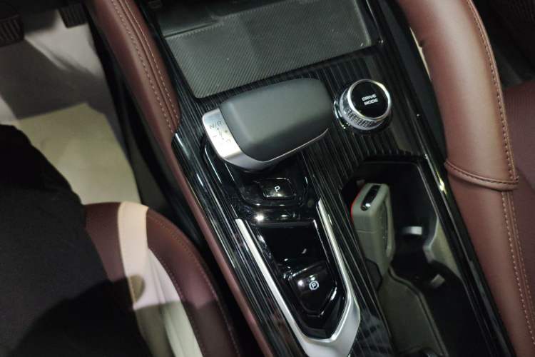 Used Geely Auto Monjaro L 2024 2.0TD High-Power Automatic Two-Wheel Drive Yunqi Version