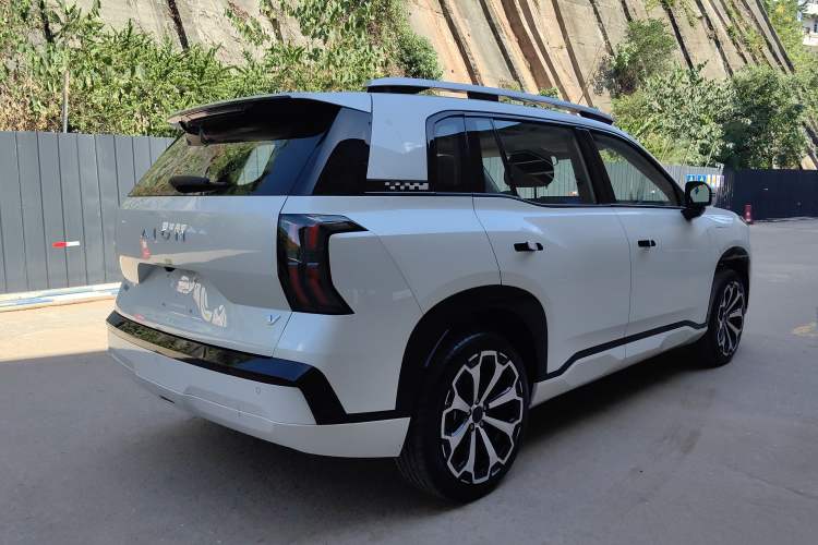 Used AION V 2024 Aion Tyrannosaurus 650 Smart Premium Edition
