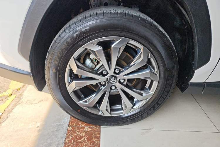 Used Toyota RAV4 2023 2.0L CVT Two-Wheel Drive 20th Anniversary Platinum Edition
