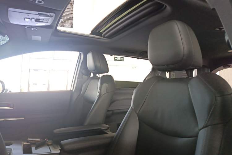 Used Toyota Sienna 2023 2.5L Hybrid Deluxe Edition