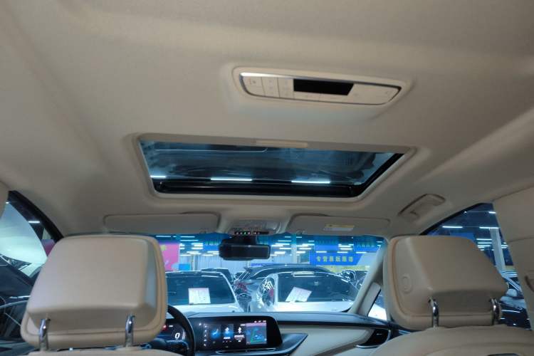 Used Buick GL8 2022 ES Landtrek 653T Luxury Edition
