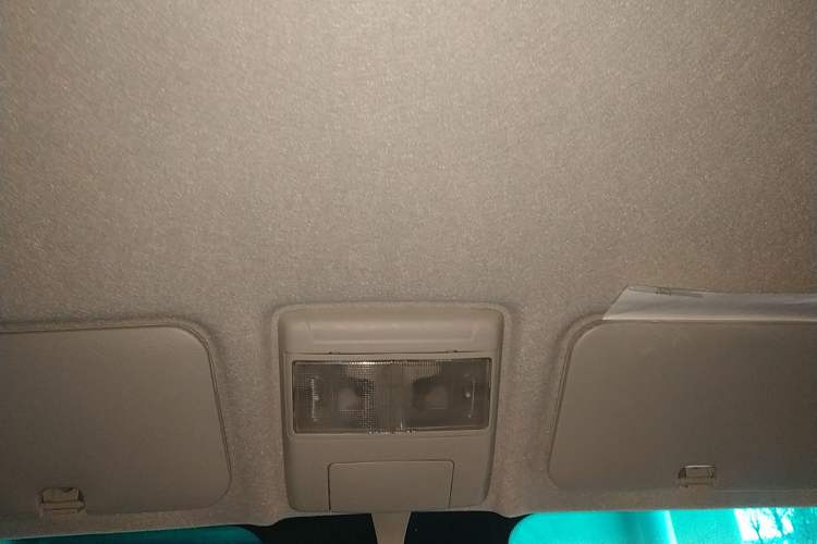 Used Jinbei New Hiace X30L 2022 1.5L Wealth Edition Air-Conditioning-Free Van China VI Standard SWC15M
