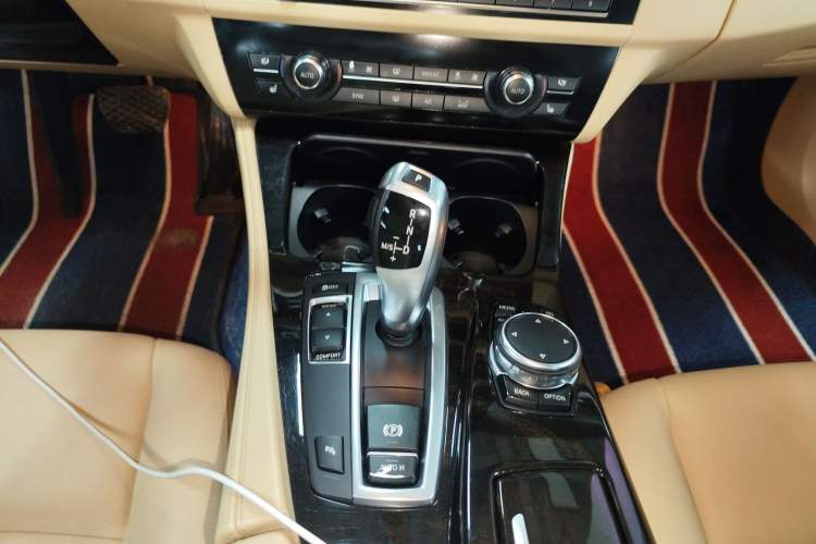 Used BMW 5 Series 2014 528Li Leading Model
