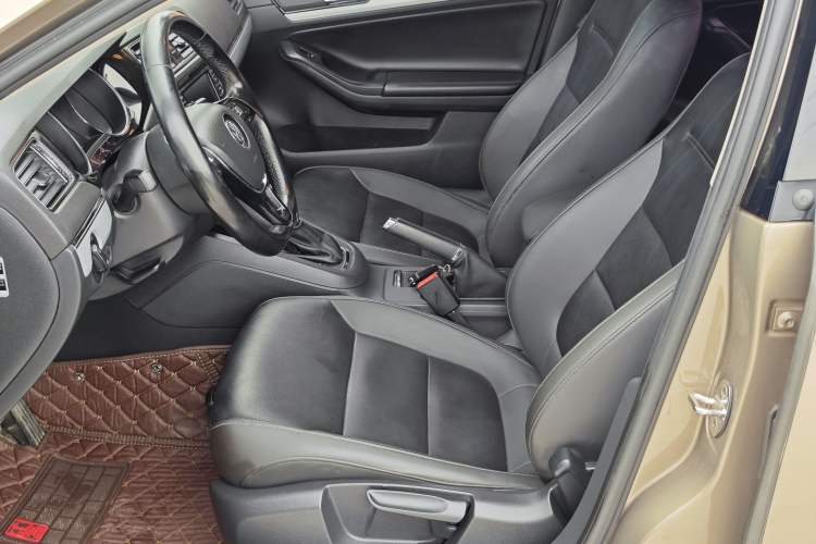 Used Volkswagen Sagitar 2017 230TSI Automatic Comfort Version
