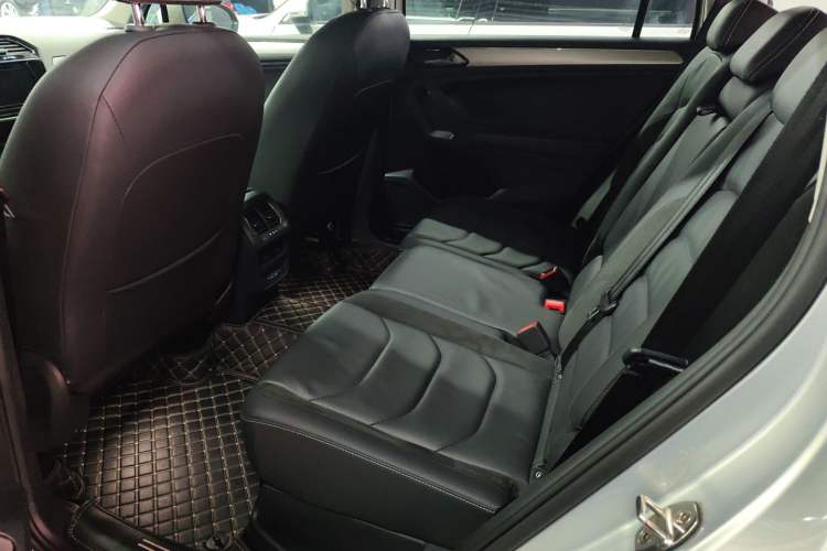 Used Volkswagen Tiguan L 2019 330TSI Automatic Two-Wheel Drive Smart Luxury Version China VI Standard
