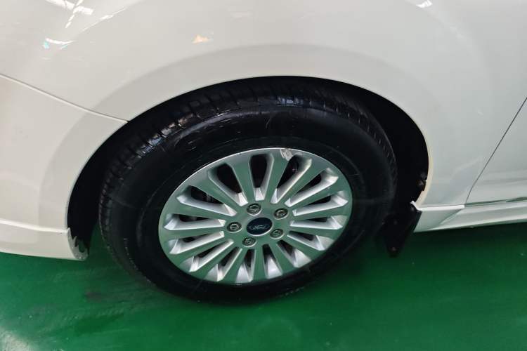 Used Ford Focus 2013 Hatchback Classic 1.8L Automatic Fashion Edition
