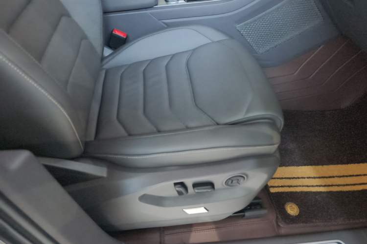 Used Volkswagen Touareg 2023 3.0 TSI Luxury Edition Obsidian Black Sport Package
