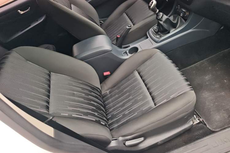 Used Isuzu JLM 2018 2.5T Two-Wheel Drive Diesel Luxury Version JE4D25Q5A
